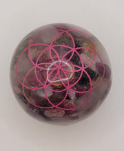Charger l'image dans la galerie, Sphère Orgonite 🩷🩷-Tourmaline Multicolore & Quartz Rose🩷🩷