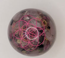 Charger l'image dans la galerie, Sphère Orgonite 🩷🩷-Tourmaline Multicolore & Quartz Rose🩷🩷
