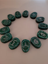 Charger l'image dans la galerie, Runes de Sorcière Orgonite