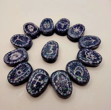 Charger l'image dans la galerie, Runes de Sorcière Orgonite