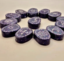 Charger l'image dans la galerie, Runes de Sorcière Orgonite