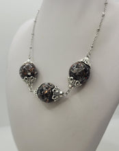 Charger l'image dans la galerie, Chic Orgonites collection Élégance - Muladhara Nocturne