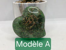 Charger l'image dans la galerie, Grand Coeur d'orgonite portatif- Le Compagnon parfait!