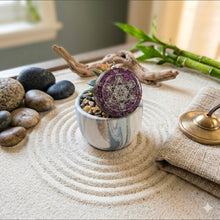 Charger l'image dans la galerie, Pendentif Orgonite Bouclier de protection énergétique Bouddha & cube de l'univers