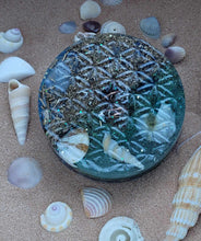 Charger l'image dans la galerie, Orgonite fleur de vie - Célestine & Quartz bleu