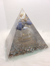 Charger l&#39;image dans la galerie, PRÉ COMMANDE // Orgonite 15x15 cm ✨𝒟𝒾𝓋𝒾𝓃𝒾𝓉é ✨
