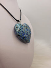 Charger l&#39;image dans la galerie, Pendentif Orgonite Coeur-Lapis Lazuli &amp; Grenat
