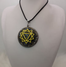Charger l&#39;image dans la galerie, Pendentif Orgonite- Larkivite
