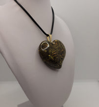 Charger l&#39;image dans la galerie, Pendentif Orgonite Coeur-Citrine
