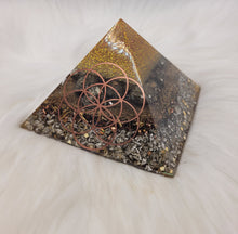 Charger l&#39;image dans la galerie, Orgonite 9x9 cm - Pyrite
