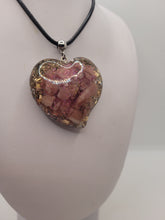 Charger l'image dans la galerie, Pendentif Orgonite Coeur-Jaspe Rose
