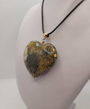Charger l'image dans la galerie, Pendentif Orgonite Coeur-Citrine &amp; Pyrite
