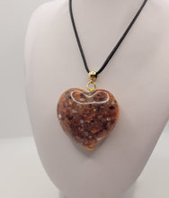 Charger l'image dans la galerie, Pendentif Orgonite Coeur-Cornaline
