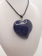 Charger l'image dans la galerie, Pendentif Orgonite Coeur-Angélite-Howlite &amp; Lapis Lazuli
