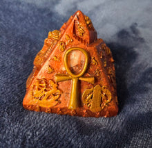 Charger l'image dans la galerie, Collection Isis &amp; Égypte ancienne- Pyramide Isis- Pierre Howlite
