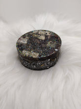 Charger l&#39;image dans la galerie, Orgonite Fleur de vie-Agate de Lyall &amp; Grenat
