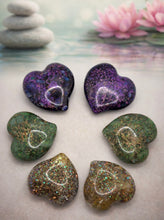 Charger l'image dans la galerie, Grand Coeur d'orgonite portatif- Le Compagnon parfait!
